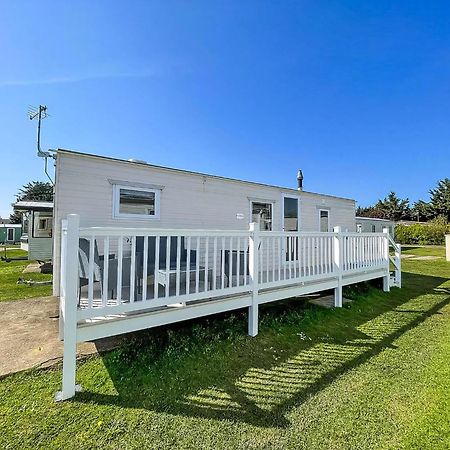 Gorgeous Caravan With Decking In Breydon Water Holiday Park, Ref 10081B Belton with Browston Exterior photo