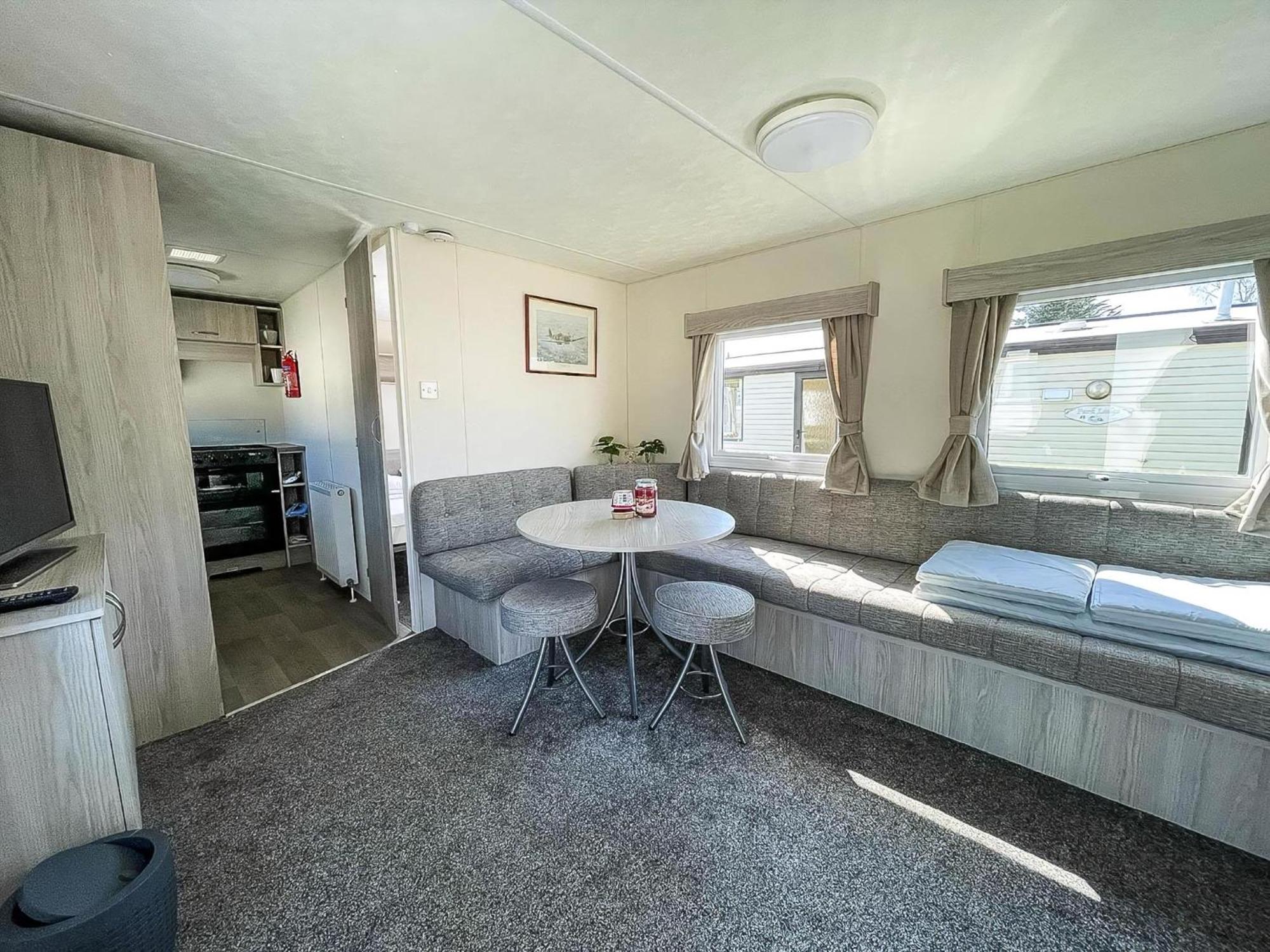 Gorgeous Caravan With Decking In Breydon Water Holiday Park, Ref 10081B Belton with Browston Exterior photo