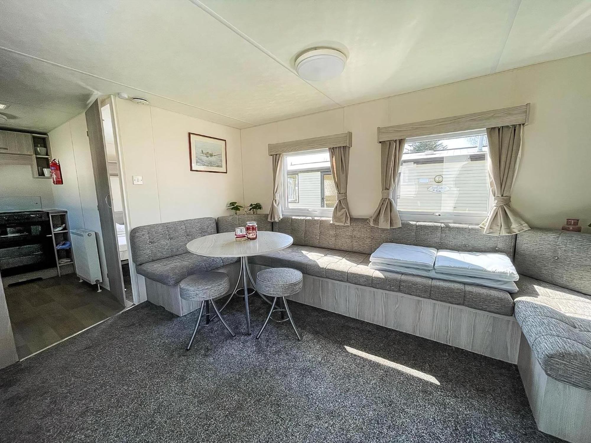 Gorgeous Caravan With Decking In Breydon Water Holiday Park, Ref 10081B Belton with Browston Exterior photo